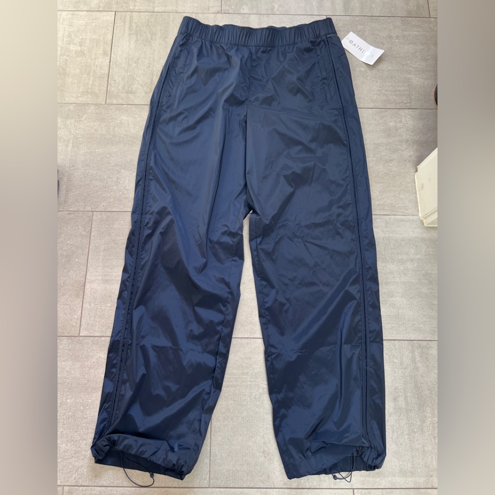 NWT Athleta “Pantalon Rise” pants in Lg w elastic waist & cool ankle bungees